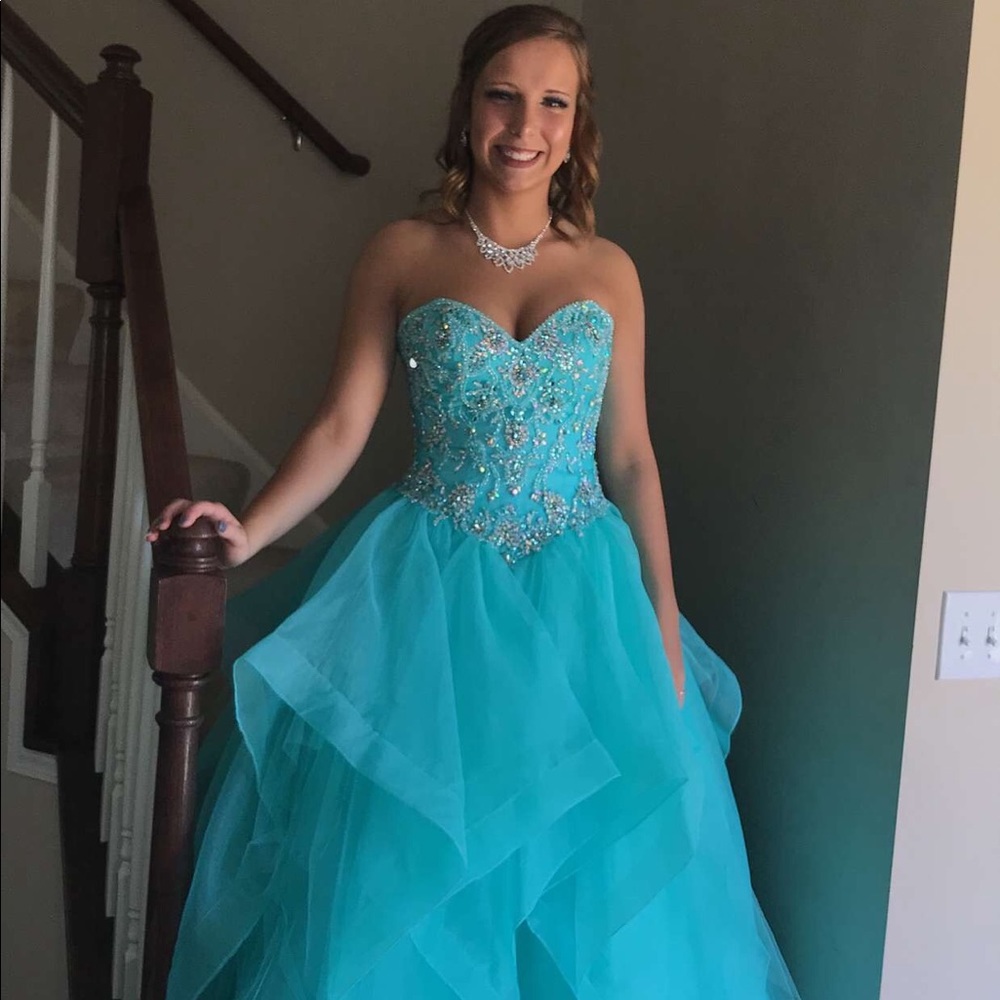 Prom dress - Picture 3 of 4